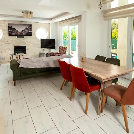Casa de Férias Ege: Your Ultimate Escape In Oludeniz With A Private Pool, Surrounded By Nature With Pool And Garden In Oludeniz, Babadag
